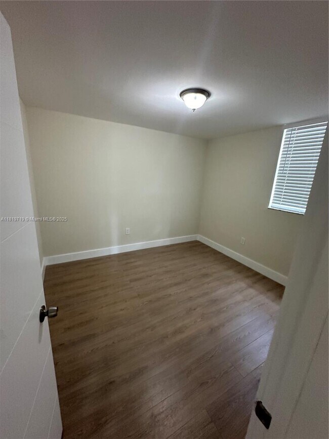Building Photo - 10090 NW 80th Ct