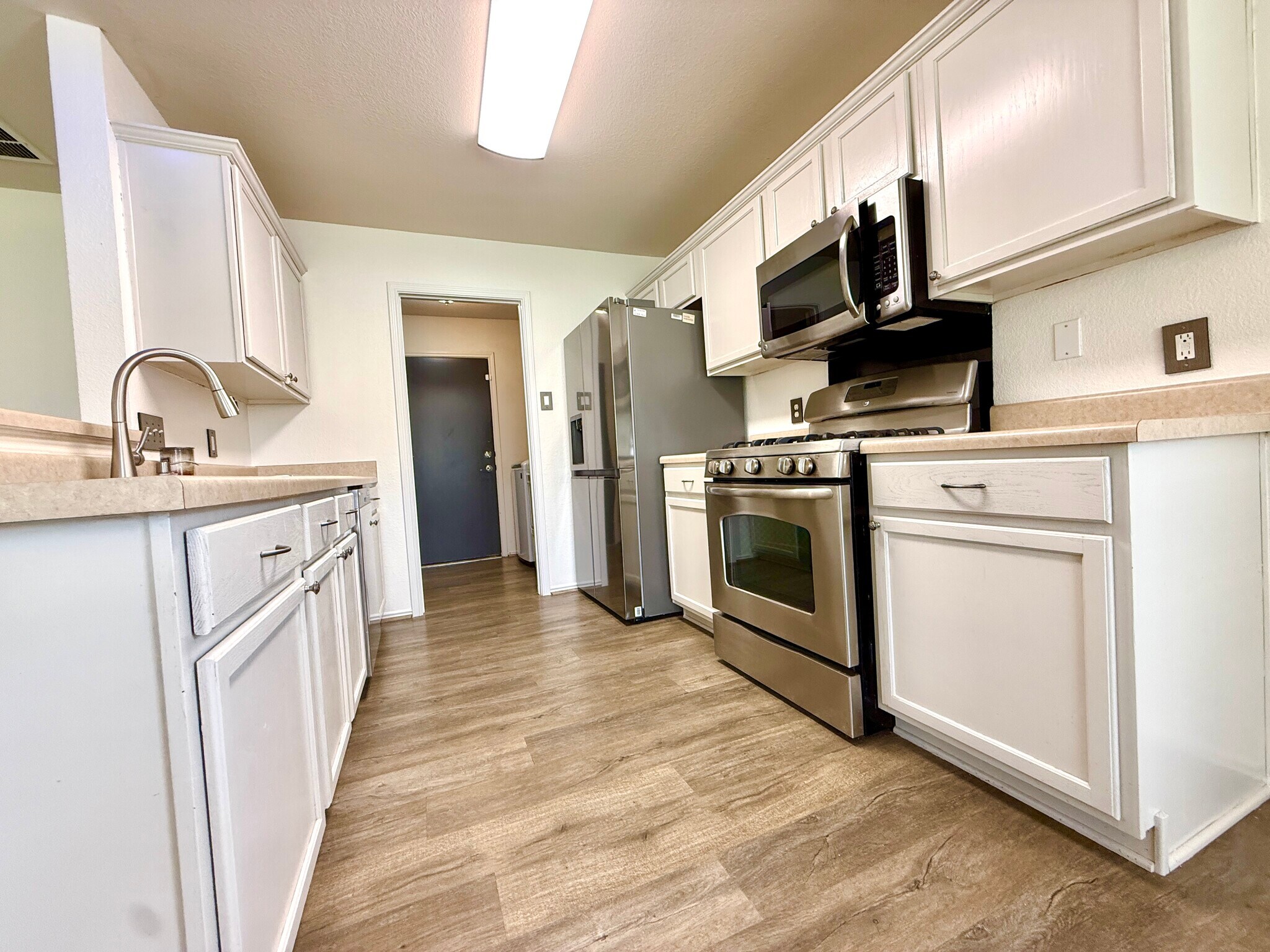 Building Photo - 913 Coronation Way
