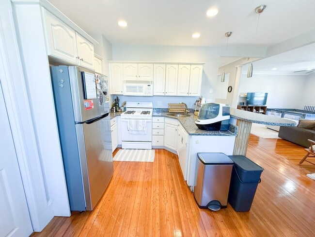 Building Photo - 410 S Huntington Ave