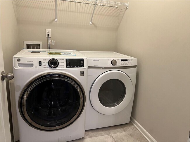 Building Photo - 363 Commons Ave