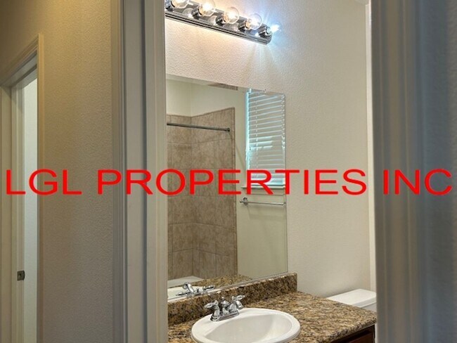 Building Photo - 2826 Maybrook Dr