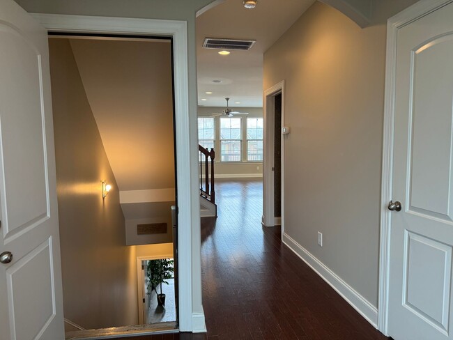 Building Photo - Luxury Townhome at The Enclave at Harpeth ...