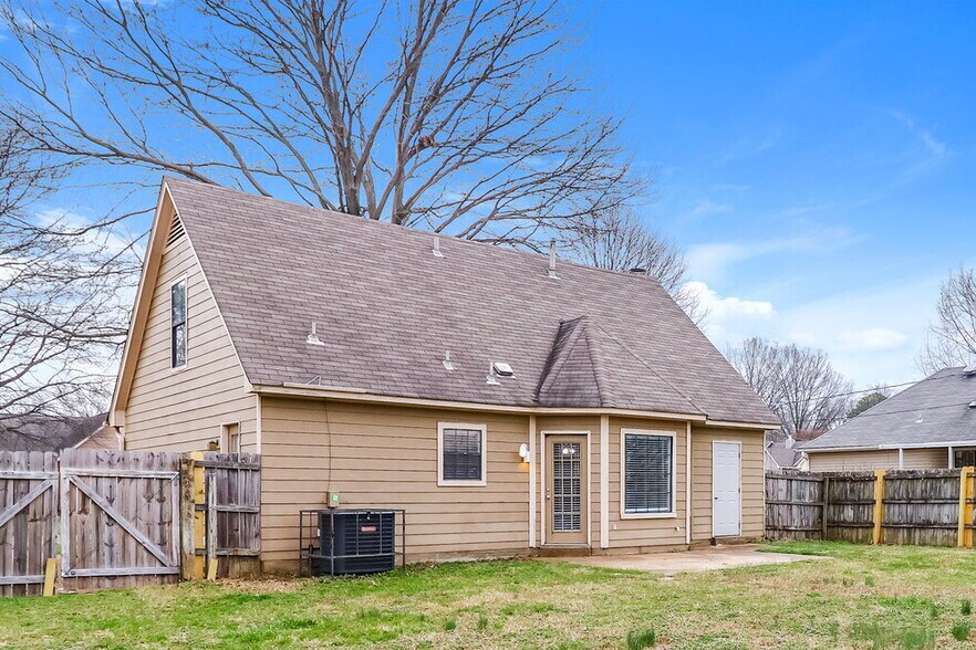 Building Photo - 2691 Country Lawn Cove