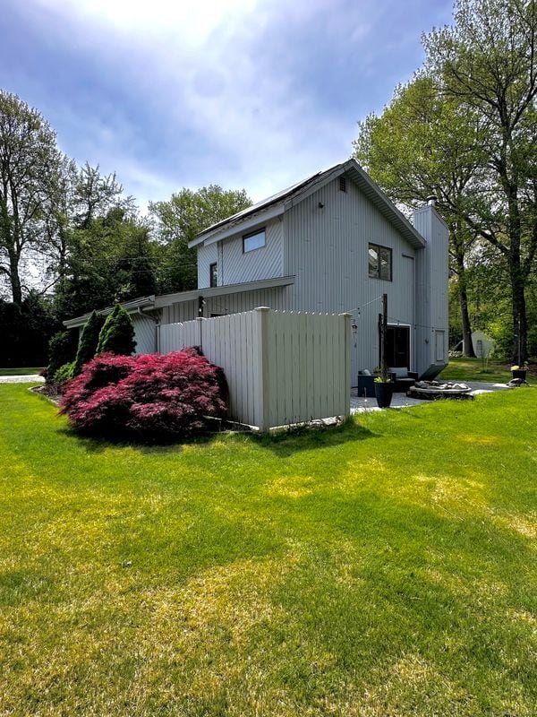 Building Photo - 10 Herster Dr