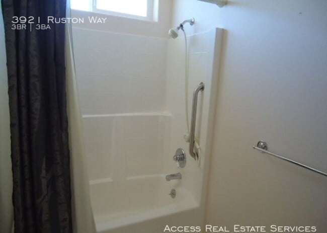 Building Photo - 3921 Ruston Way