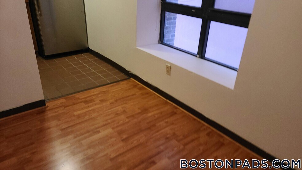 Building Photo - 81 Essex St