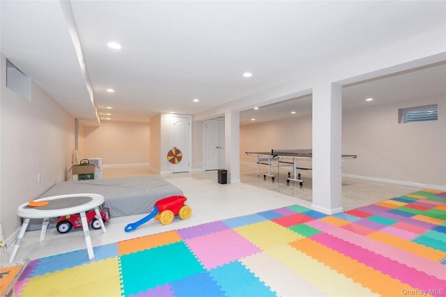 Building Photo - 66 Essex Rd