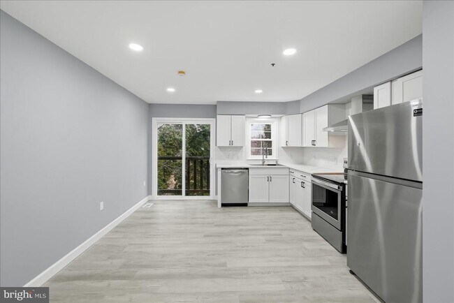 Building Photo - 6915 Adel St