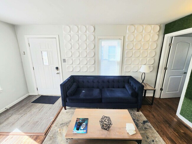 Building Photo - 272 Hoefgen St