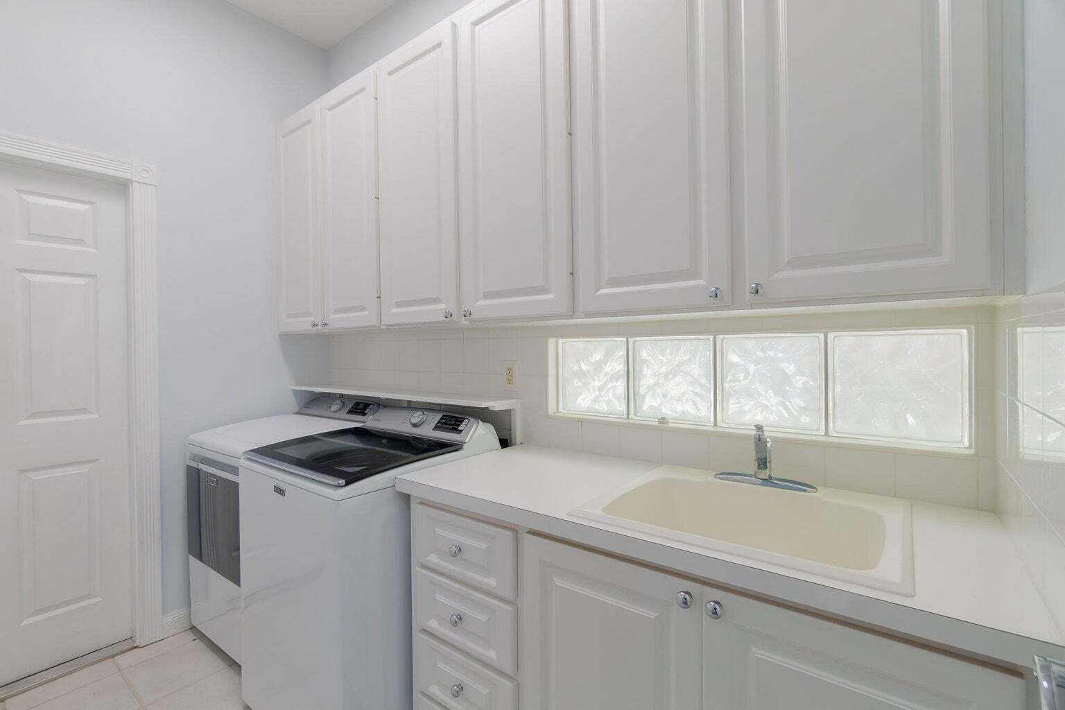 Building Photo - 4786 Blossom Dr