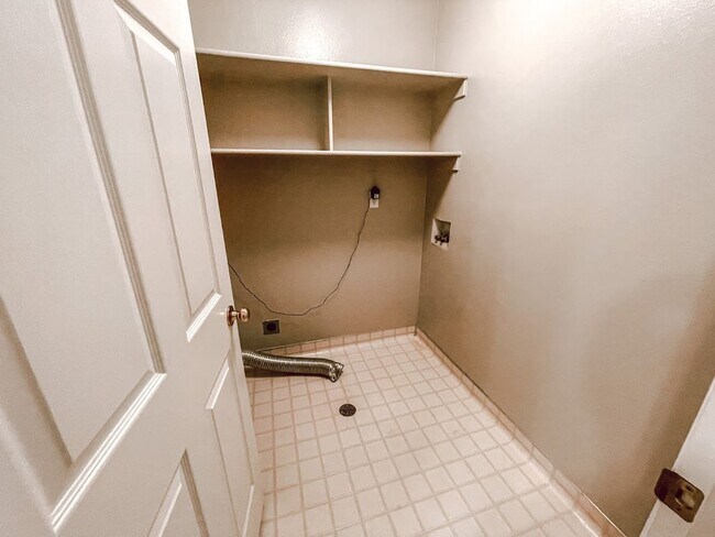 Building Photo - 56 N Garden Park Dr