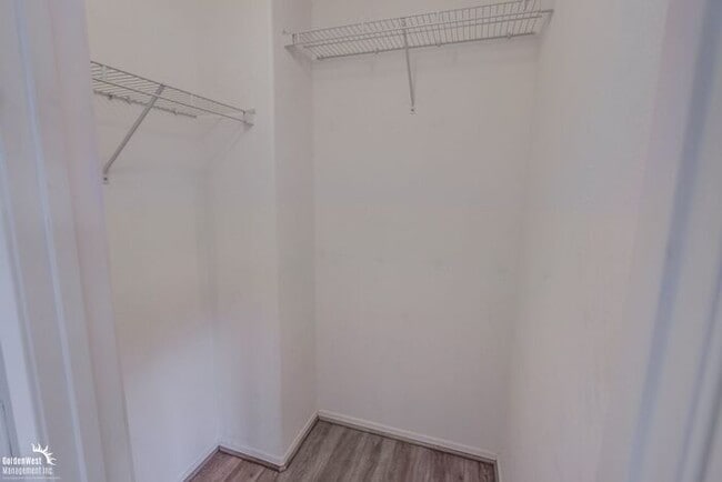 Building Photo - Beautifully 5Bdm 3.5Ba Home in Prime Location