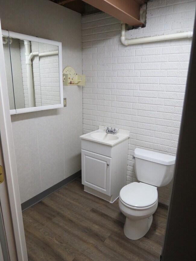 Building Photo - 4284 Nipigon Dr