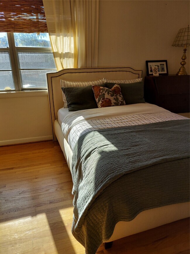 Building Photo - 2821 Eastgrove Ln