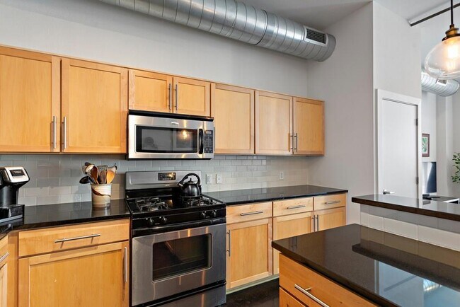 Building Photo - 1601 E Cesar Chavez St