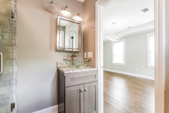 Building Photo - 1272 Oakland Terrace SW