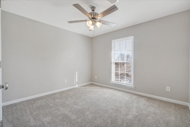 Building Photo - 518 Hillview Dr