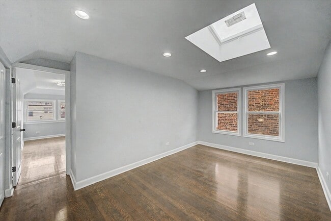 Building Photo - 1511 N Linder Ave