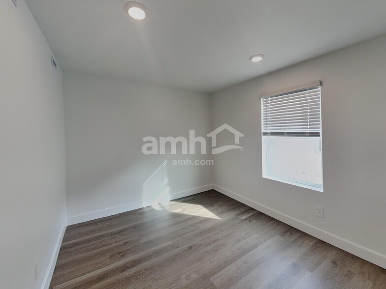 Building Photo - 10085 Abilene St