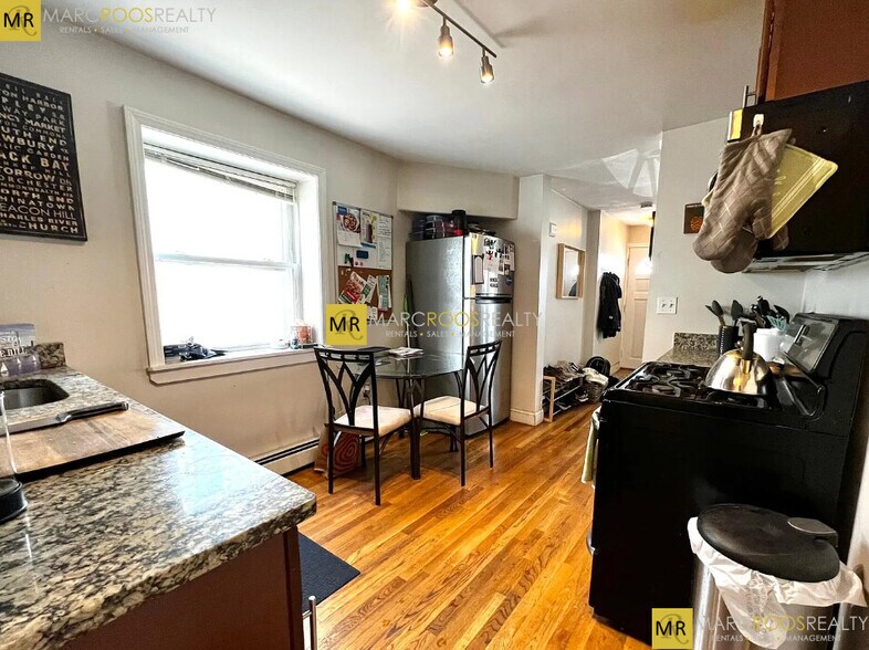 Primary Photo - 678 Bennington St