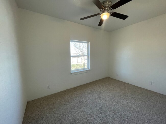 Building Photo - LARGE 4 BEDROOM 2 BATH HOUSE NEAR HSU AND ...