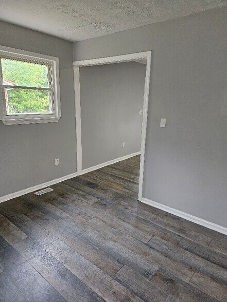 Building Photo - 321 Longview Dr