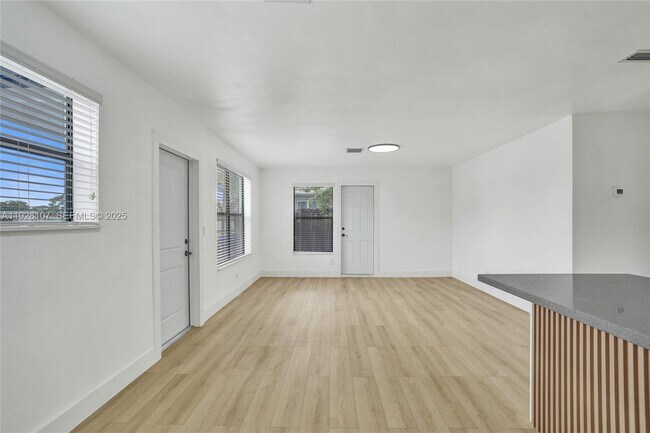 Building Photo - 1960 SW 68th Way