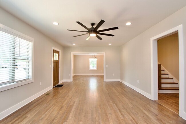 Building Photo - Now Leasing for Fall 2025! $1000 Per Bedro...