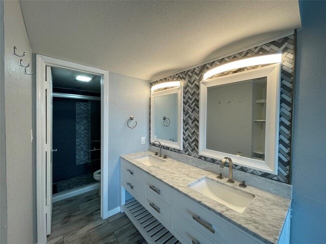 Building Photo - 4001 E NASA Pkwy