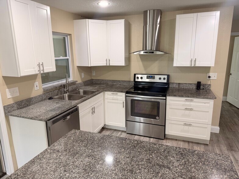 Building Photo - 6760 Pot O Gold Ln