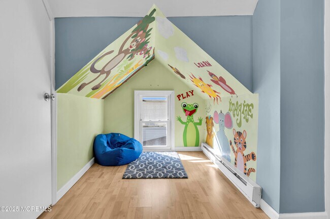 Building Photo - 6 Center St