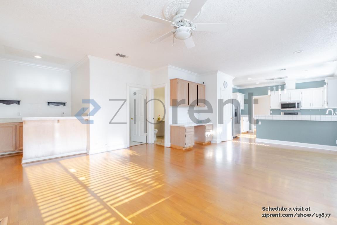 Building Photo - 401 Donaldson Ct