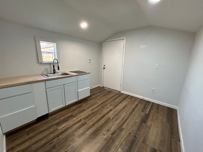 Building Photo - MUST SEE! Charming Studio Apartment! BACK ...