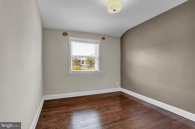 Building Photo - 1737 Weston Ave