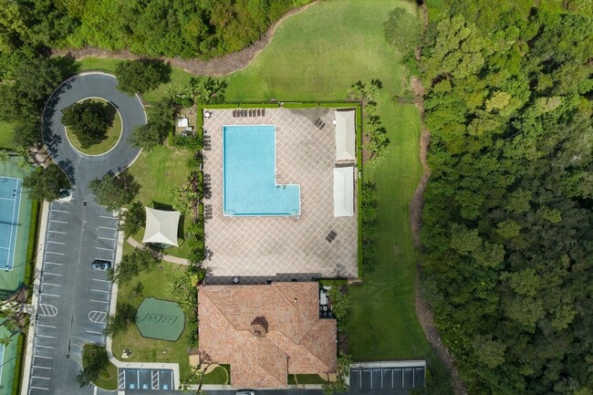 Building Photo - MOVE IN SPECIAL- 4/2.5 Town Home w/ Loft a...