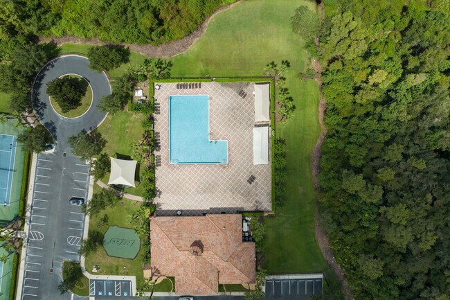 Building Photo - MOVE IN SPECIAL- 4/2.5 Town Home w/ Loft and Office in Harrington Pointe at Wyndham Lakes