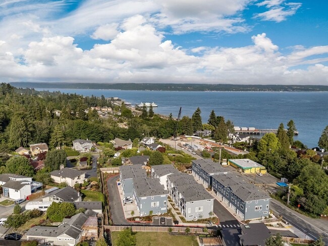 Building Photo - 4 Bedroom 3 Bath Stunning Brand New Town H...