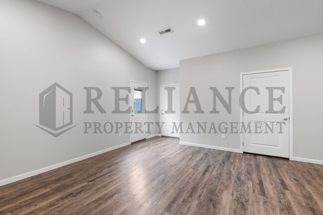 Building Photo - 1615 E Horstmann Ct