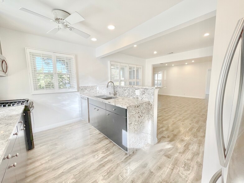 Building Photo - 11914 Ocean Park Blvd