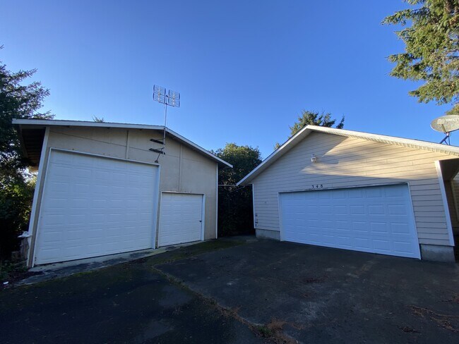 Building Photo - 348 Cockle St SW