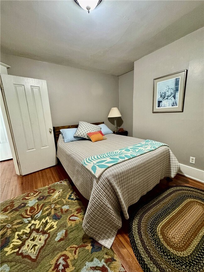 Building Photo - 275 Rosedale St