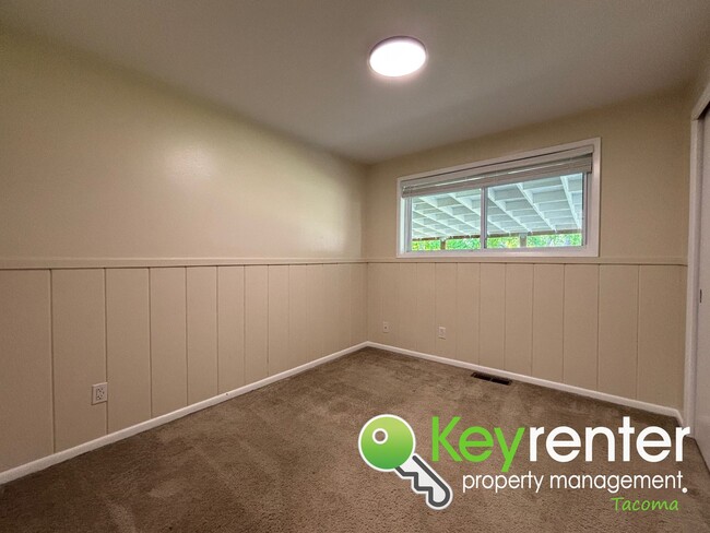 Building Photo - Gorgeous 3 Bed 1 Bath Home in Lakewood, WA!