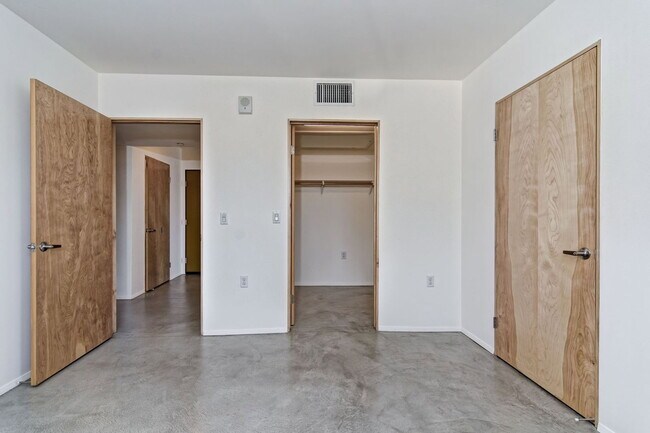 Building Photo - 2870 Fourth Ave