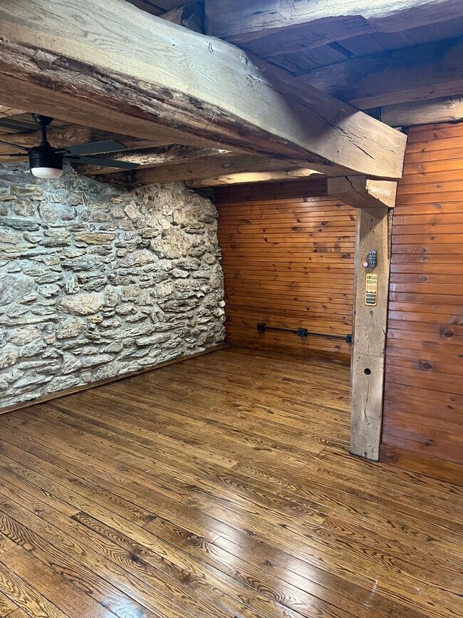 Building Photo - 2985 Granary Rd