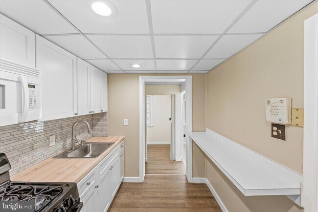 Building Photo - 9 N Greenbrier St
