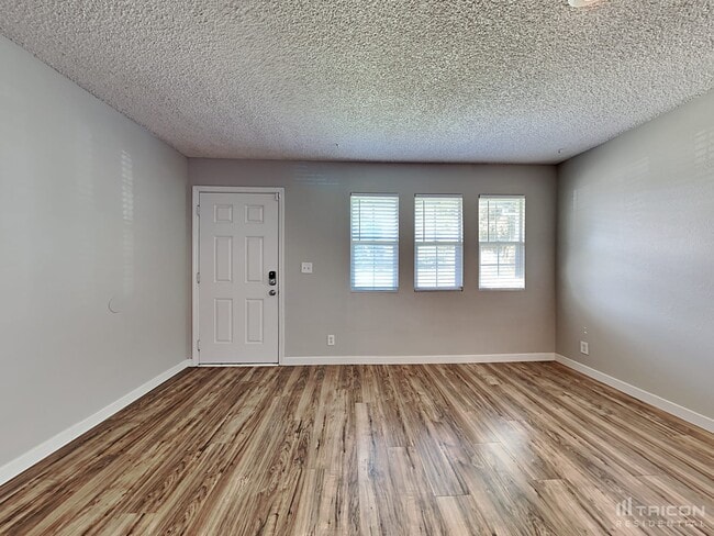 Building Photo - 1373 Hobart Dr