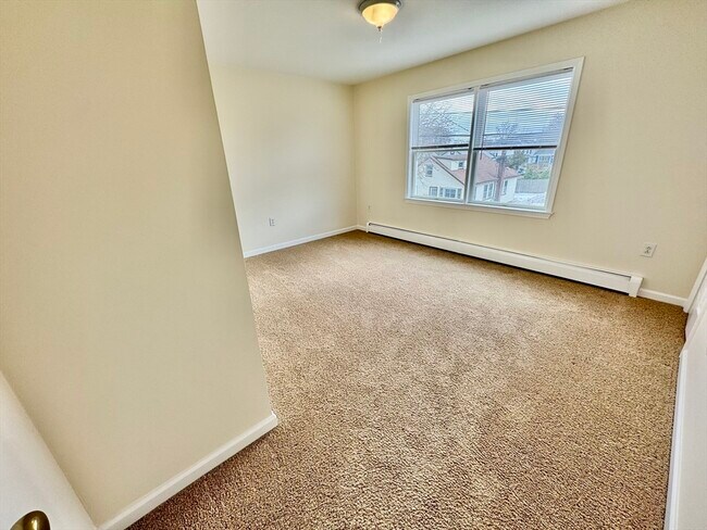 Building Photo - 7 J St