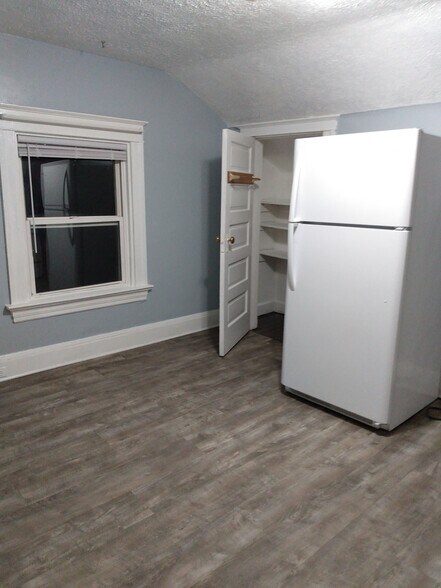 Building Photo - 4413 Floral Ave