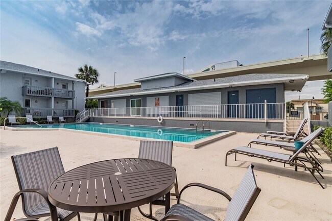 Building Photo - 4907 W McElroy Ave