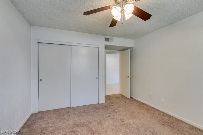 Building Photo - 221 Mission Newport Ln